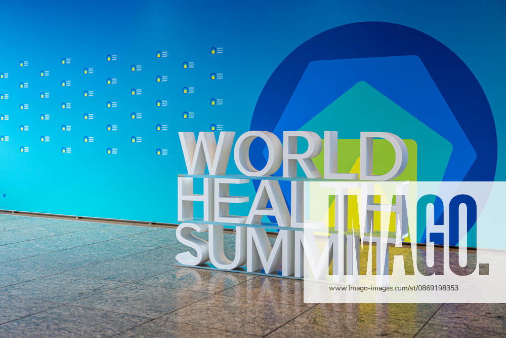 World Health Summit 2026 globalen Gesundheitspolitik. Deutschland, Berlin am 11. Oktober 2026: Ein 3D-Schriftzug des World Health Summit in dem Berliner Hotel InterContinental, in dem der internationale Gesundheitsgipfel stattfindet.