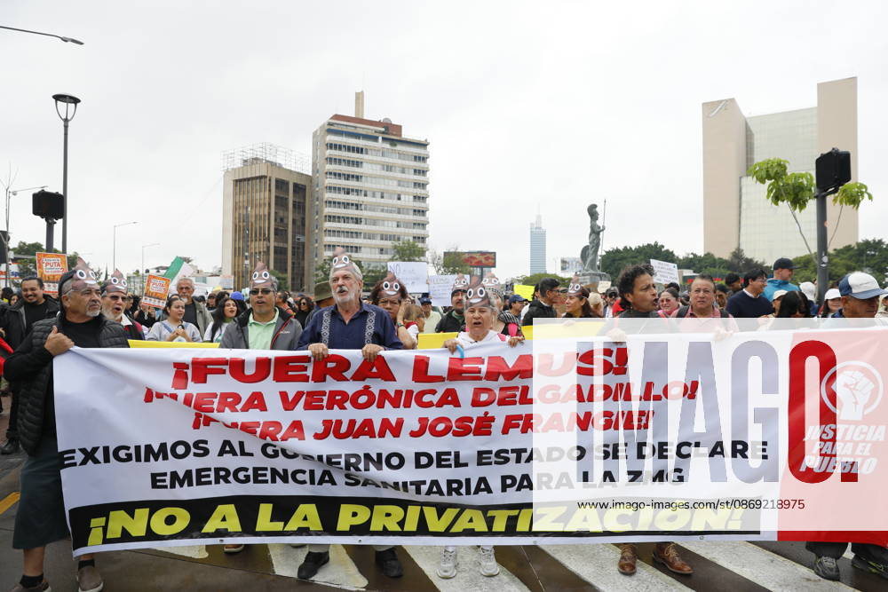 Guadalajara residents take to streets demanding clean and safe water GUADALAJARA, MEXICO - OCTOBER 11: Demonstrators march through the streets of Guadalajara, Jalisco state, Mexico, demanding clean and safe water during a massive rally on October 11, 2026. Thousands of residents mobilized to protest the severe contamination affecting the metropolitan area s drinking water supply, demanding an urgent response from local and state authorities. Stringer Anadolu Guadalajara Mexico. Editorial use only. Please get in touch for any other usage.