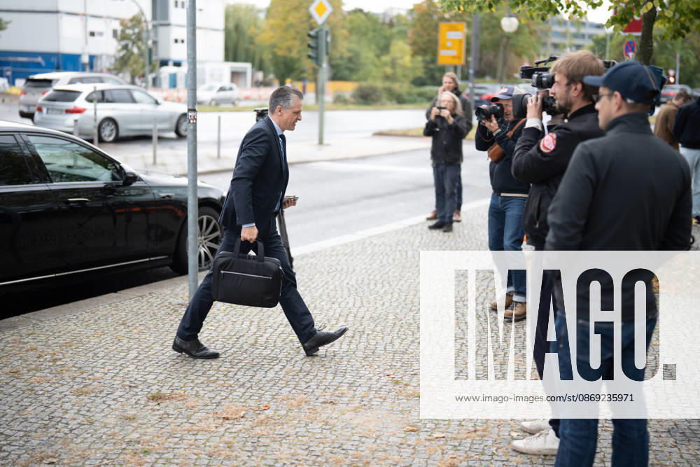 Thorsten Frei, Fraktionsvorsitzender der CDU CSU-Fraktion im Deutschen Bundestag, bei seiner Ankunft;Präsidiumsklausurtagung der CDU Deutschlands in Berlin, Oktober 2026, Berlin Berlin Deutschland Konrad-Adenauer-Haus