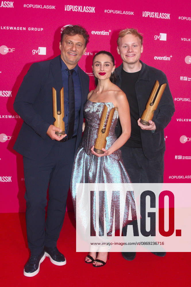 Jonas Kaufmann, Esther Abrami und Alexander Malofeev bei der Verleihung des Opus Klassik 2026 im Konzerthaus am Gendarmenmarkt. Berlin