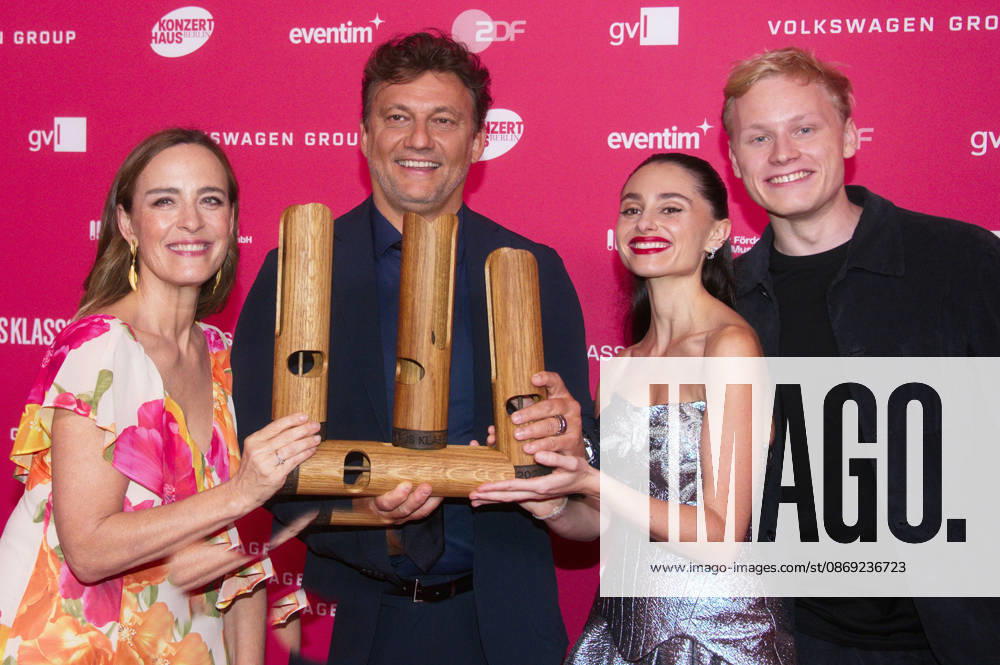Sarah Willis, Jonas Kaufmann, Esther Abrami und Alexander Malofeev bei der Verleihung des Opus Klassik 2026 im Konzerthaus am Gendarmenmarkt. Berlin