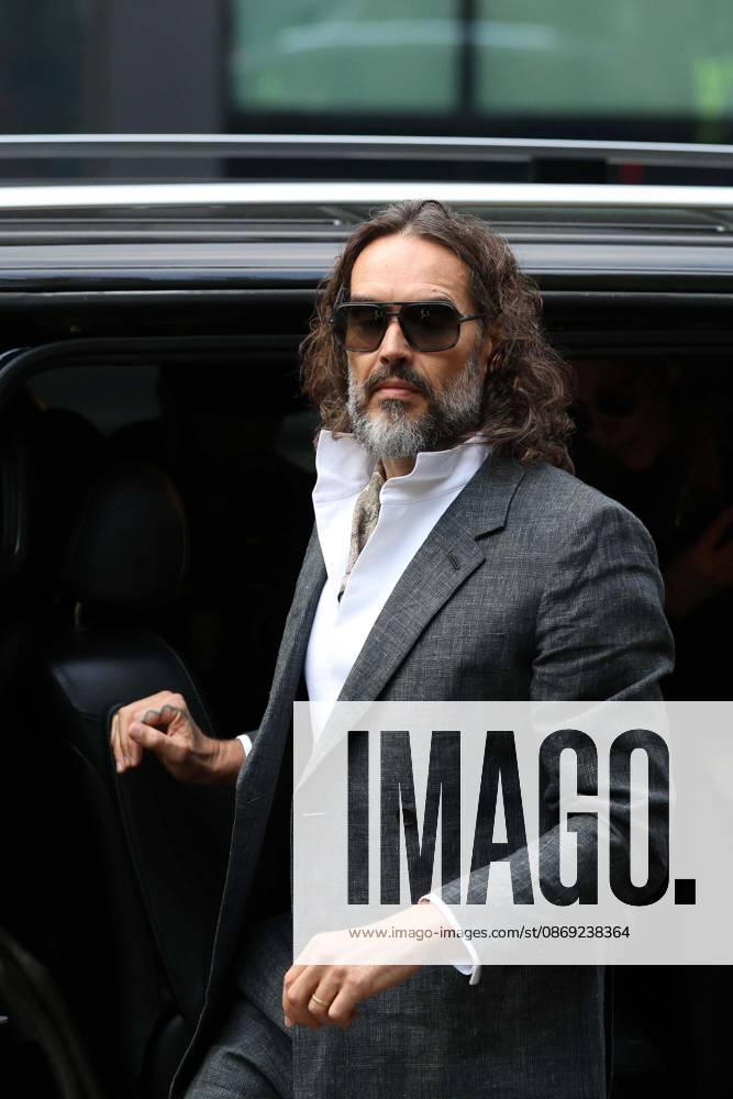 Russell Brand attends preliminary hearing on rape and sexual assault charges LONDON, UNITED KINGDOM - OCTOBER 12: Russell Brand, accompanied by his wife Laura Brand (not seen), arrives at Southwark Crown Court in London, United Kingdom, for a preliminary hearing over rape and sexual assault charges against him, on October 12, 2026. Zeynep Demir Anadolu London United Kingdom. Editorial use only. Please get in touch for any other usage.