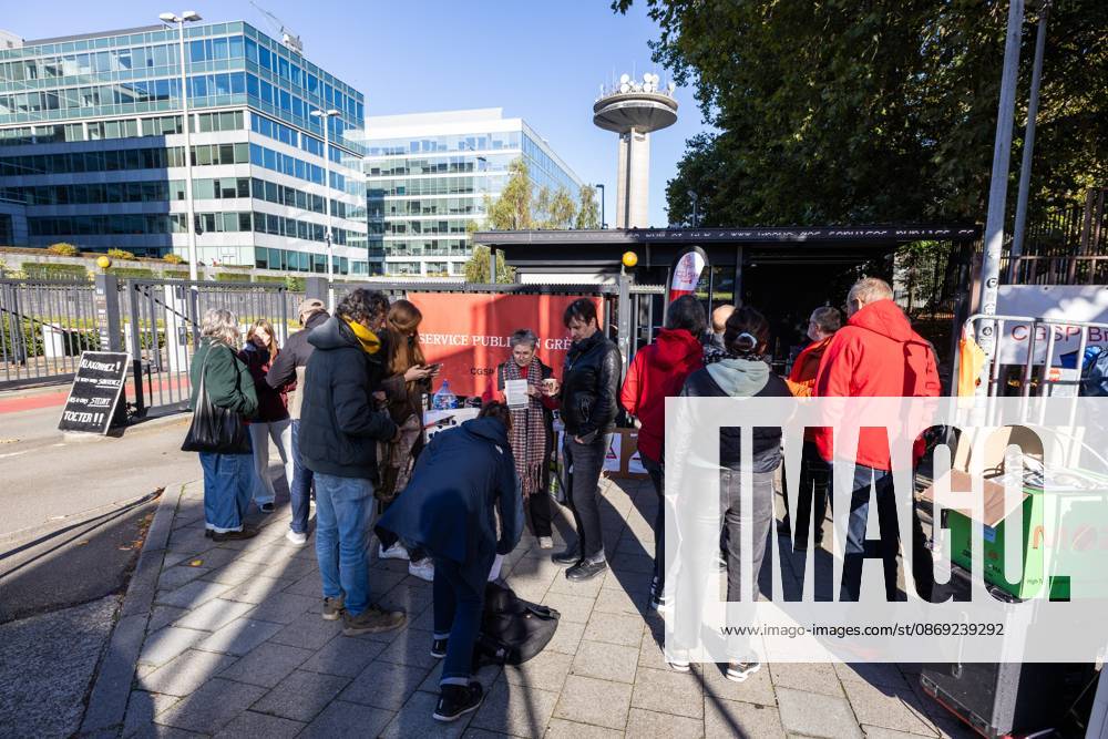 This image shows a striker picket at the RTBF during a strike in the public services in Belgium, against the Federal Government s budgetary measures, organised by the trade unions on Monday 12 October 2026 in Brussels. NICOLASxMAETERLINCK 189536710