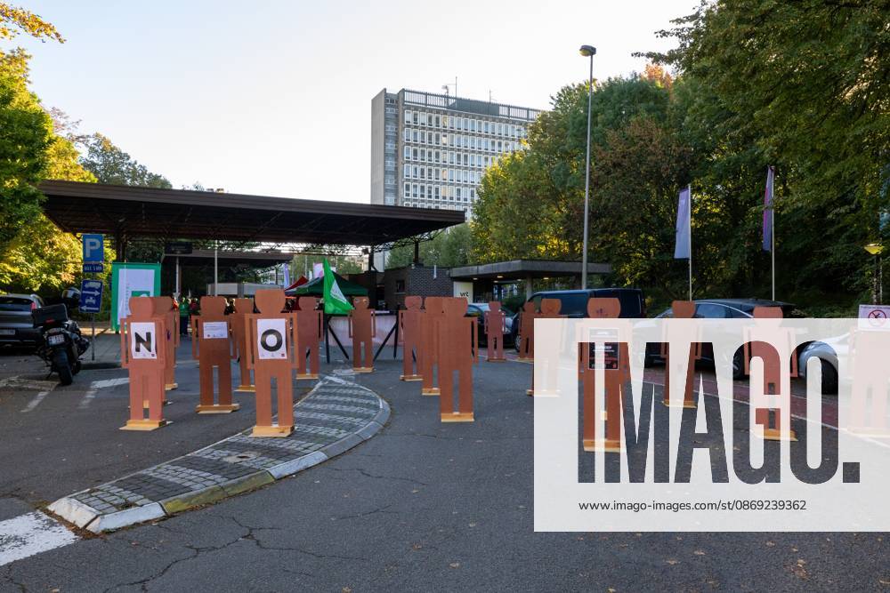 This image shows a striker picket at the VRT during a strike in the public services in Belgium, against the Federal Government s budgetary measures, organised by the trade unions on Monday 12 October 2026 in Brussels. NICOLASxMAETERLINCK 189536615