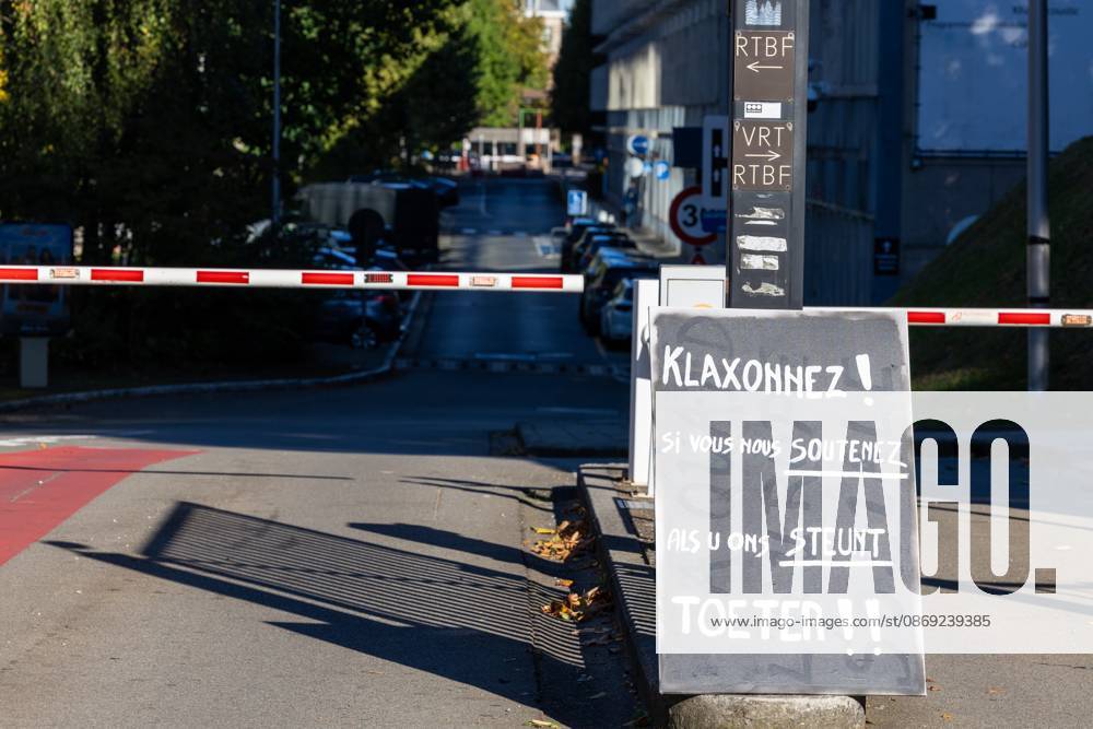 This image shows a striker picket at the RTBF during a strike in the public services in Belgium, against the Federal Government s budgetary measures, organised by the trade unions on Monday 12 October 2026 in Brussels. NICOLASxMAETERLINCK 189537844