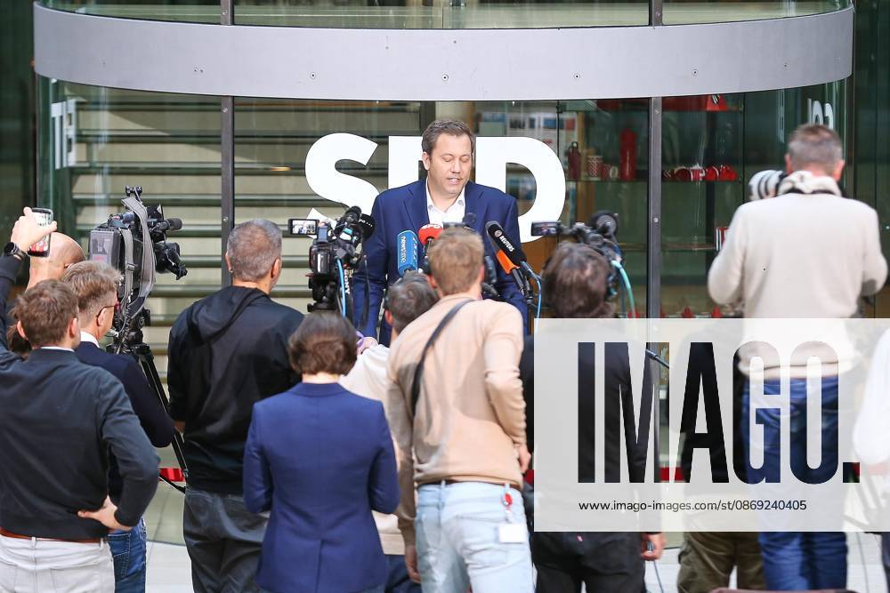Berlin, Deutschland, 12.10.2026: Willy-Brandt-Haus: Pressekonferenz nach Vorstandssitzung: Bundesminister der Finanzen Lars Klingbeil (SPD)