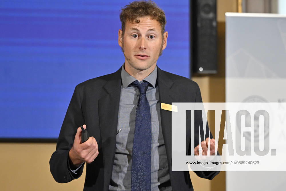 Timo Boppart, member of the Committee for the Prize in Economic Sciences in Memory of Alfred Nobel, announced this year’s recipients of the Sveriges Riksbank Prize in Economic Sciences in Memory of Alfred Nobel: Robert E. Hall of Stanford University in the United States and Michael Woodford, Columbia