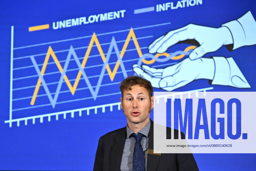 Timo Boppart, member of the Committee for the Prize in Economic Sciences in Memory of Alfred Nobel, announced this year’s recipients of the Sveriges Riksbank Prize in Economic Sciences in Memory of Alfred Nobel: Robert E. Hall of Stanford University in the United States and Michael Woodford, Columbia