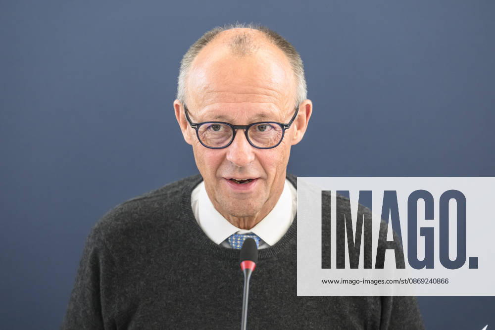 Im Bild v.l.: Friedrich Merz MdB, GER, Berlin, Bildtermin - vor der Bundesvorstandssitzung mit Bundeskanzler Friedrich Merz MdB, 12.10.2026,