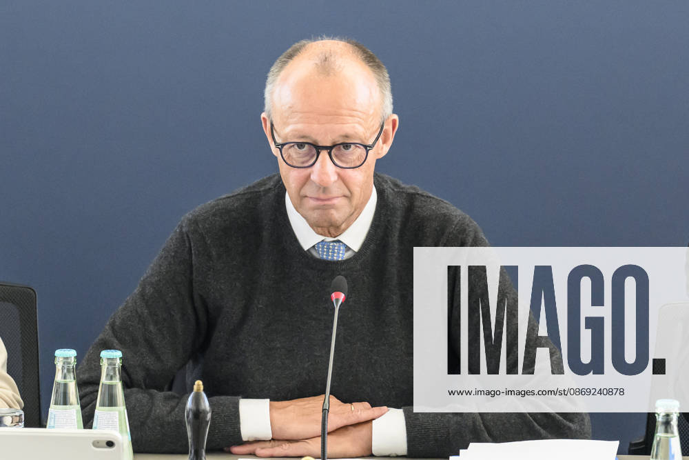 Im Bild v.l.: Friedrich Merz MdB, GER, Berlin, Bildtermin - vor der Bundesvorstandssitzung mit Bundeskanzler Friedrich Merz MdB, 12.10.2026,