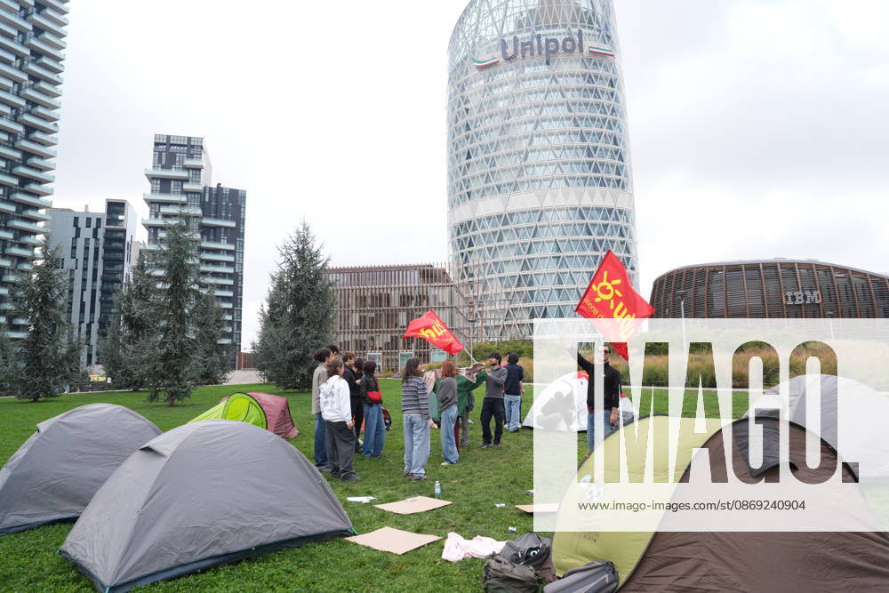 IPA89591449 - Milan, October 12, 2026: Tents at the Biblioteca degli Alberi: University students from the Unione degli Universitari (UDU) are camping out to protest the high cost of living and skyrocketing rents