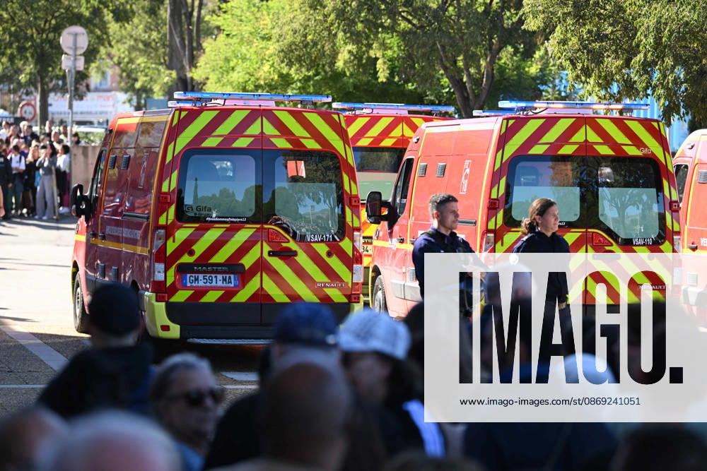 NEWS : Le principal d un college et une professeure blessàs par balle par un tir de fusil de chasse à Aubagne NEWS : Le principal du college Lakanal à Aubagne et une professeure blessàs par balle par un tir de fusil de chasse, le 12 octobre 2026. AubagneFrance
