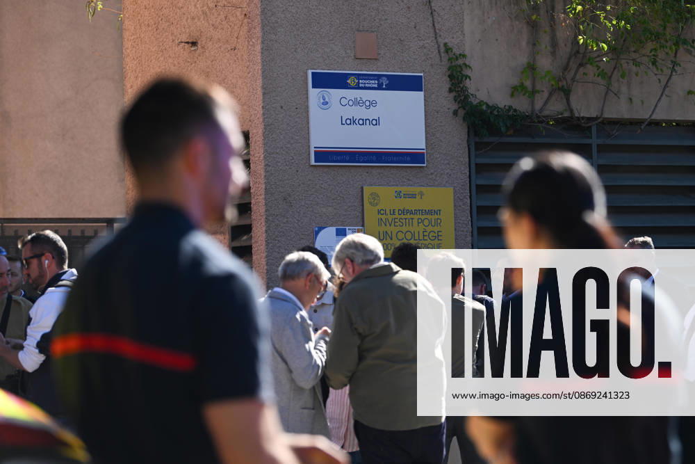 NEWS : Le principal d un college et une professeure blessàs par balle par un tir de fusil de chasse à Aubagne NEWS : Le principal du college Lakanal à Aubagne et une professeure blessàs par balle par un tir de fusil de chasse, le 12 octobre 2026. AubagneFrance