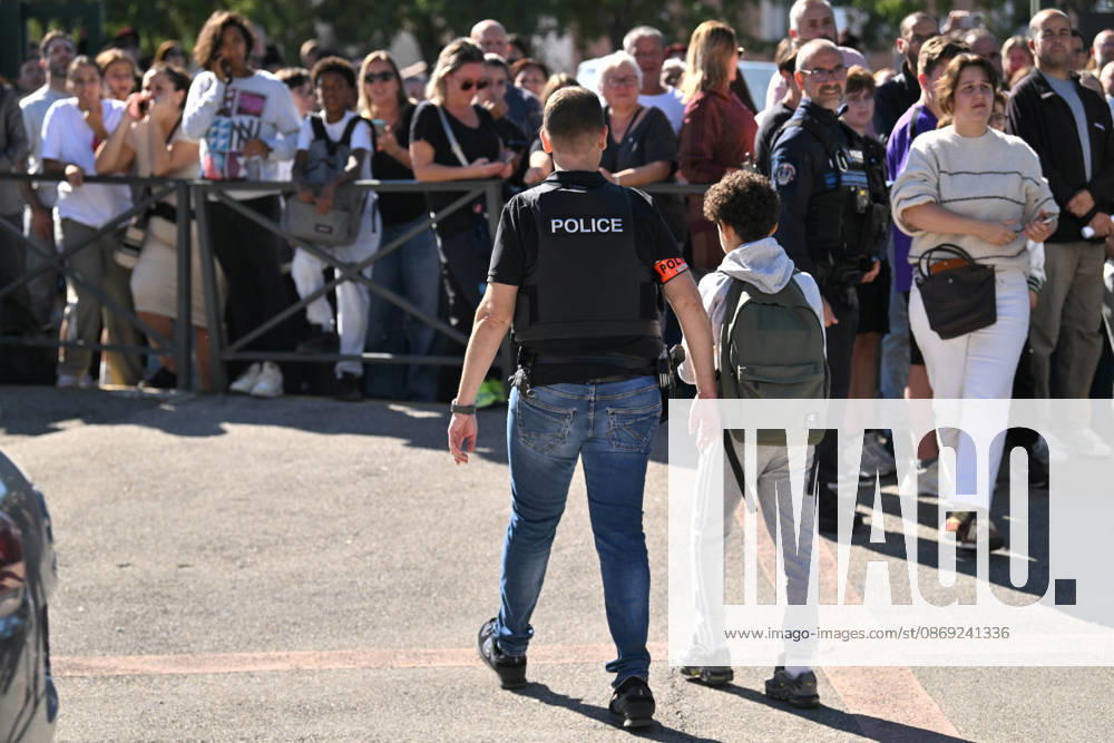NEWS : Le principal d un college et une professeure blessàs par balle par un tir de fusil de chasse à Aubagne NEWS : Le principal du college Lakanal à Aubagne et une professeure blessàs par balle par un tir de fusil de chasse, le 12 octobre 2026. AubagneFrance