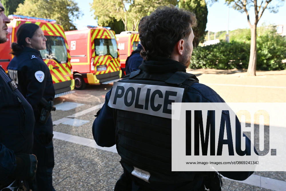 NEWS : Le principal d un college et une professeure blessàs par balle par un tir de fusil de chasse à Aubagne NEWS : Le principal du college Lakanal à Aubagne et une professeure blessàs par balle par un tir de fusil de chasse, le 12 octobre 2026. AubagneFrance