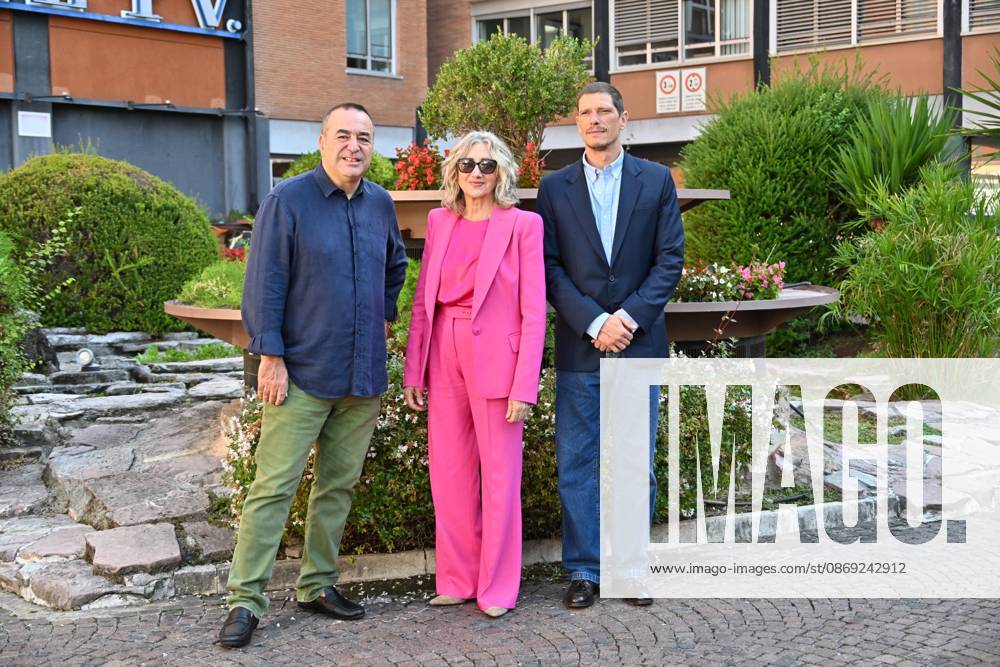 IPA89593280 - Rome: Rai Studios on Via Teulada. Photocall for the TV series Libera: The Case of Elena Palma. Pictured: Gianluca Mazzella, Lunetta Savino, Matteo Martari