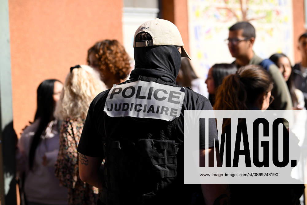 NEWS : Le principal d un college et une professeure blessÃ s par balle par un tir de fusil de chasse Ã Aubagne NEWS : Le principal du college Lakanal Ã Aubagne et une professeure blessÃ s par balle par un tir de fusil de chasse, le 12 octobre 2026. AubagneFrance