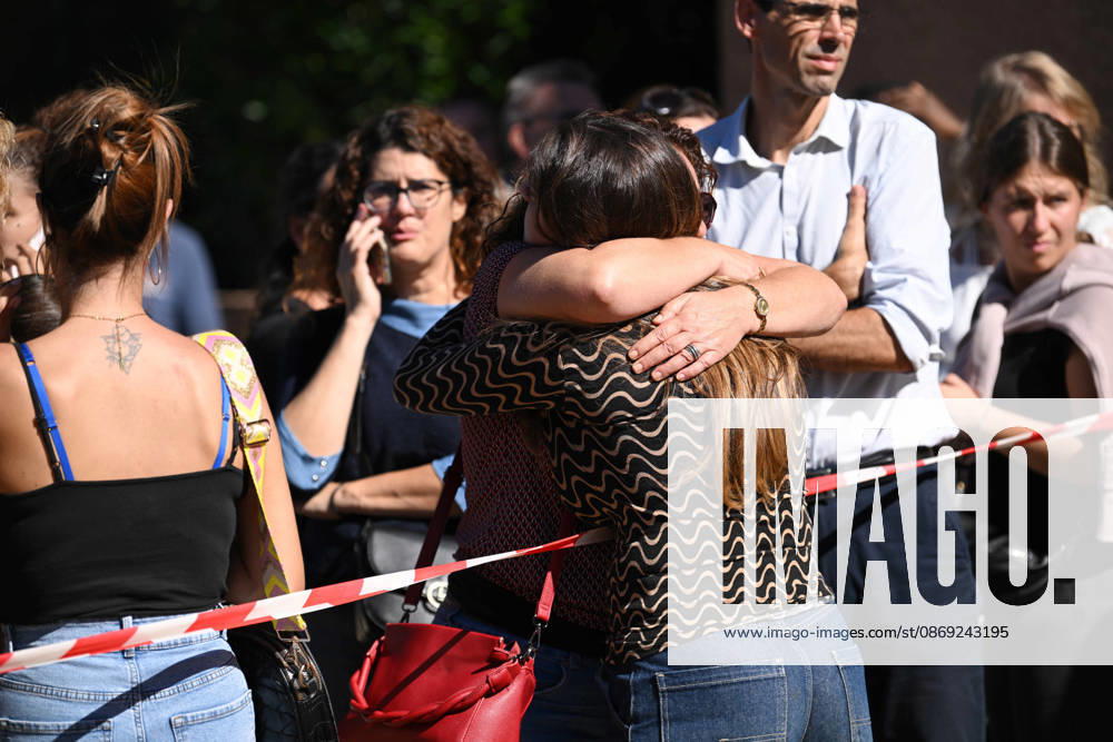 NEWS : Le principal d un college et une professeure blessàs par balle par un tir de fusil de chasse à Aubagne Le principal du college Lakanal à Aubagne et une professeure blessàs par balle par un tir de fusil de chasse, le 12 octobre 2026. AubagneFrance