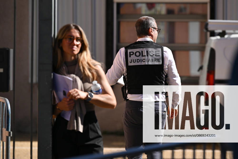 NEWS : Le principal d un college et une professeure blessÃ s par balle par un tir de fusil de chasse Ã Aubagne Le principal du college Lakanal Ã Aubagne et une professeure blessÃ s par balle par un tir de fusil de chasse, le 12 octobre 2026. AubagneFrance