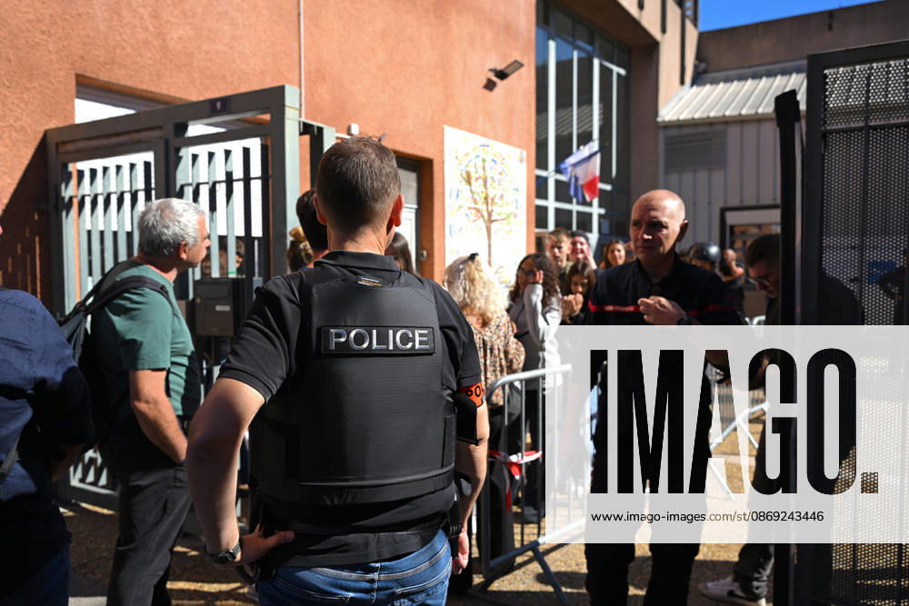 NEWS : Le principal d un college et une professeure blessàs par balle par un tir de fusil de chasse à Aubagne Le principal du college Lakanal à Aubagne et une professeure blessàs par balle par un tir de fusil de chasse, le 12 octobre 2026. AubagneFrance