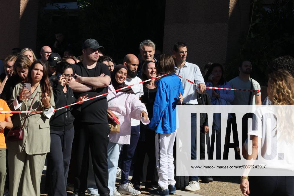 Shooting at Lakanal Middle School PHOTOPQR LA PROVENCE Stephane DUCLET Aubagne 12 10 2026 On Monday morning, the principal of Lakanal Middle School in Aubagne was On Monday morning, the principal of Lakanal Middle School in Aubagne was wounded in the leg after being shot. A 37-year-old teacher was also hit, while the alleged perpetrator, a 14-year-old middle school student, was arrested. Parents are coming to pick up their children. On October 12, 2026, the principal of a middle school in Aubagne, Bouches-du-Rhône, and a teacher were wounded by a shot fired from a hunting rifle by a student who had entered the school armed with a shotgun. Aubagne, Bouches-du-Rhône, France