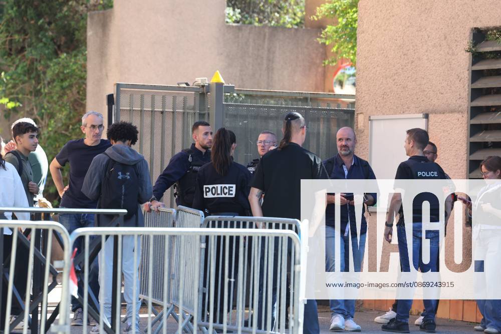Shooting at Lakanal Middle School PHOTOPQR LA PROVENCE Stephane DUCLET Aubagne 12 10 2026 On Monday morning, the principal of Lakanal Middle School in Aubagne was On Monday morning, the principal of Lakanal Middle School in Aubagne was wounded in the leg after being shot. A 37-year-old teacher was also hit, while the alleged perpetrator, a 14-year-old middle school student, was arrested. Parents are coming to pick up their children. On October 12, 2026, the principal of a middle school in Aubagne, Bouches-du-Rhône, and a teacher were wounded by a shot fired from a hunting rifle by a student who had entered the school armed with a shotgun. Aubagne, Bouches-du-Rhône, France