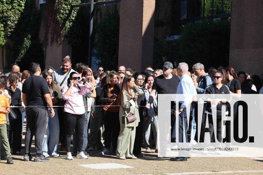 Shooting at Lakanal Middle School PHOTOPQR LA PROVENCE Stephane DUCLET Aubagne 12 10 2026 On Monday morning, the principal of Lakanal Middle School in Aubagne was On Monday morning, the principal of Lakanal Middle School in Aubagne was wounded in the leg after being shot. A 37-year-old teacher was also hit, while the alleged perpetrator, a 14-year-old middle school student, was arrested. Parents are coming to pick up their children. On October 12, 2026, the principal of a middle school in Aubagne, Bouches-du-Rhône, and a teacher were wounded by a shot fired from a hunting rifle by a student who had entered the school armed with a shotgun. Aubagne, Bouches-du-Rhône, France