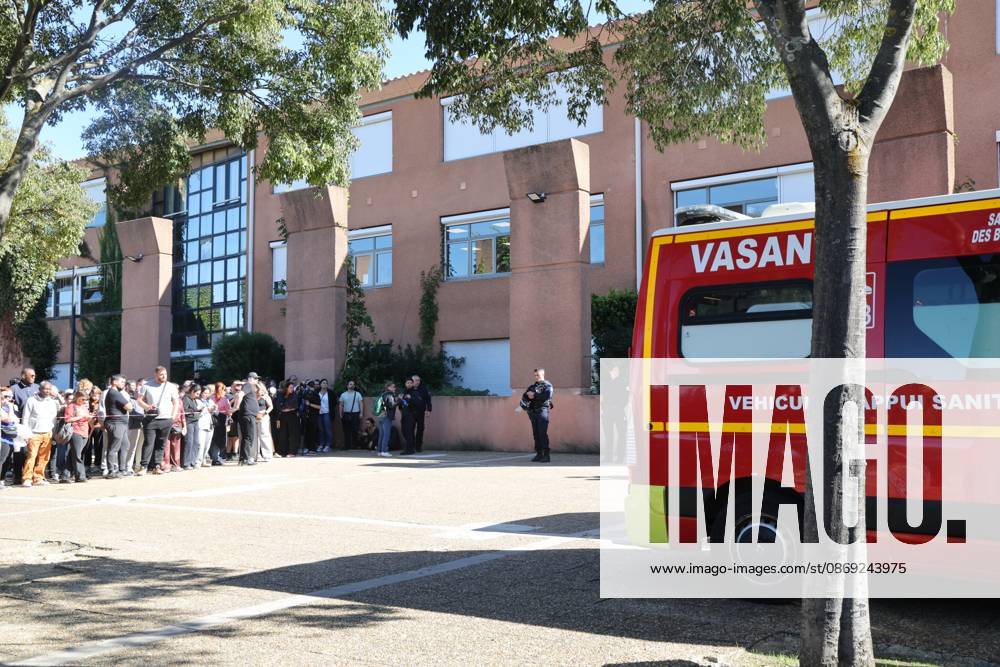 Shooting at Lakanal Middle School PHOTOPQR LA PROVENCE Stephane DUCLET Aubagne 12 10 2026 On Monday morning, the principal of Lakanal Middle School in Aubagne was On Monday morning, the principal of Lakanal Middle School in Aubagne was wounded in the leg after being shot. A 37-year-old teacher was also hit, while the alleged perpetrator, a 14-year-old middle school student, was arrested. Parents are coming to pick up their children. On October 12, 2026, the principal of a middle school in Aubagne, Bouches-du-Rhône, and a teacher were wounded by a shot fired from a hunting rifle by a student who had entered the school armed with a shotgun. Aubagne, Bouches-du-Rhône, France