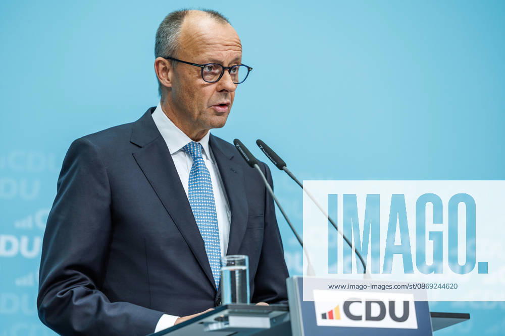 Pressekonferenz mit dem Vorsitzenden der CDU Deutschlands, Bundeskanzler Friedrich Merz und der Generalsekretärin der CDU Deutschlands Franziska Hoppermann Pressekonferenz mit dem Vorsitzenden der CDU Deutschlands, Bundeskanzler Friedrich Merz und der Generalsekretärin der CDU Deutschlands Franziska Hoppermann am 12.10.2026 in Berlin. Berlin Berlin Deutschland CDU-Bundesgeschäftsstelle (Konrad-Adenauer-Haus)