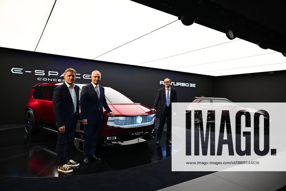2026 PARIS MOTOR SHOW PHOTOPQR OUEST FRANCE Franck Dubray Paris, Oct. 12, 2026 Paris Motor Show, Porte de Versailles, Paris Renault E-Space Booth François Provost Photo by Franck Dubray Oct. 12, 2026 Paris Motor Show, Paris, France