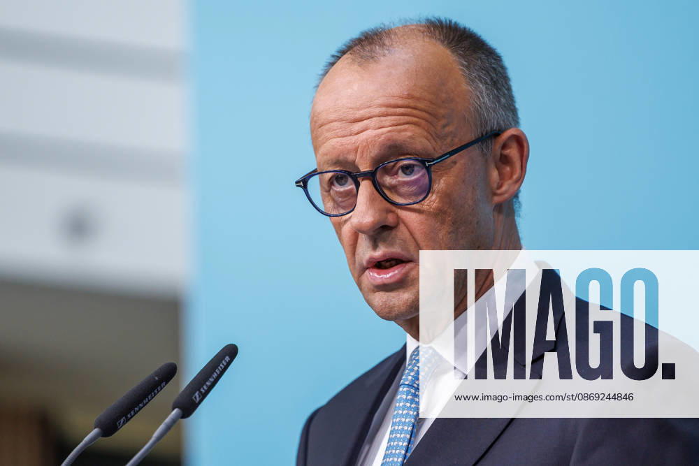 Pressekonferenz mit dem Vorsitzenden der CDU Deutschlands, Bundeskanzler Friedrich Merz und der Generalsekretärin der CDU Deutschlands Franziska Hoppermann Pressekonferenz mit dem Vorsitzenden der CDU Deutschlands, Bundeskanzler Friedrich Merz und der Generalsekretärin der CDU Deutschlands Franziska Hoppermann am 12.10.2026 in Berlin. Berlin Berlin Deutschland CDU-Bundesgeschäftsstelle (Konrad-Adenauer-Haus)