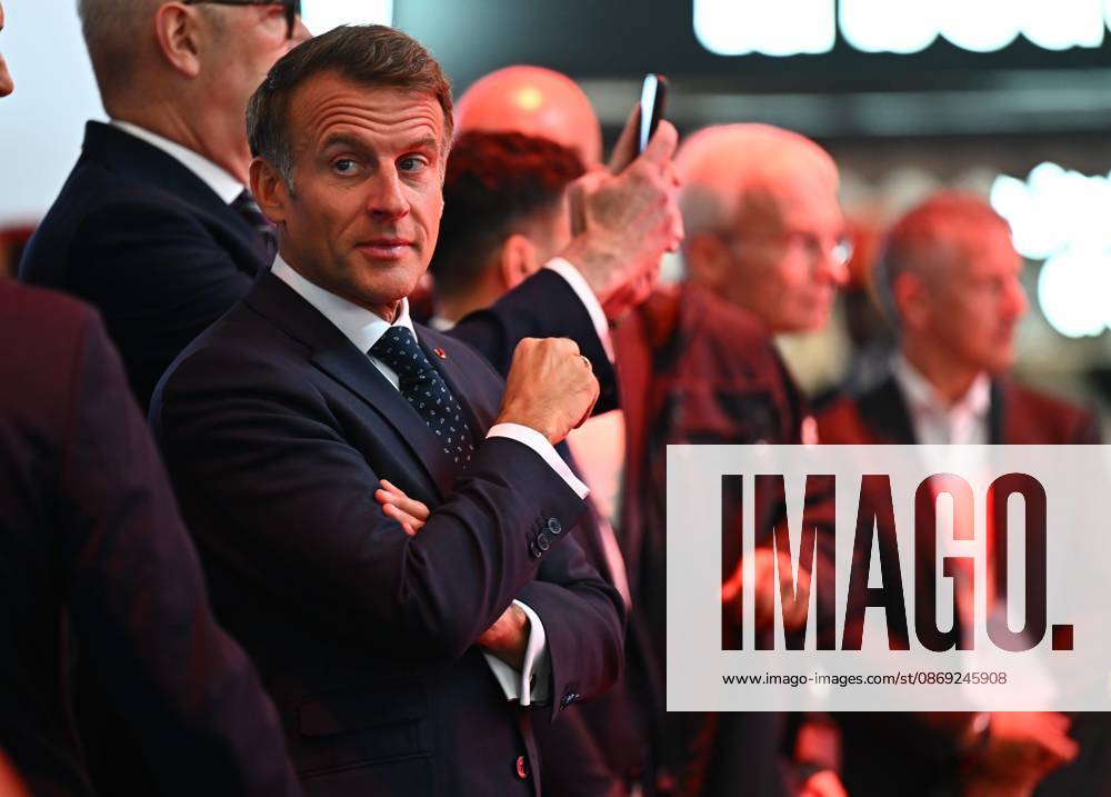 2026 PARIS AUTO SHOW PHOTOPQR OUEST FRANCE Franck Dubray Paris Oct. 12, 2026 Paris Auto Show at Porte de Versailles in Paris Citroën booth featuring the new 2CV Emmanuel Macron next to the 2CV Photo by Franck Dubray Oct. 12 2026 Paris Motor Show, Paris, France