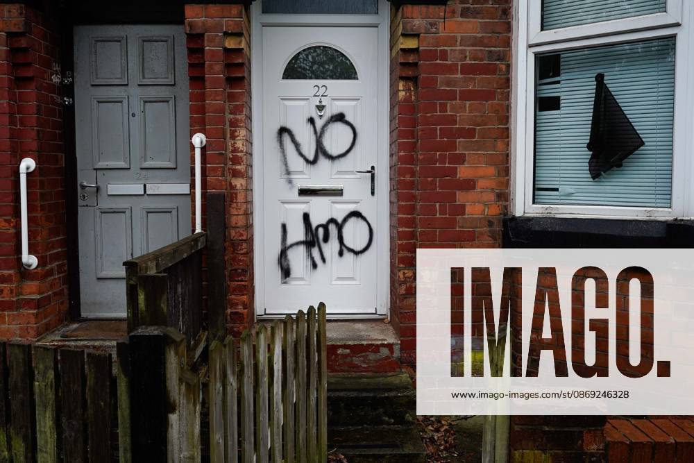 Anti-migrant protest in Manchester MANCHESTER, UNITED KINGDOM - OCTOBER 12: The homes of migrants are vandalised by anti-migrant protesters during an action day in Salford, Manchester on 12 October, United Kingdom. Loannis Alexopoulos Anadolu Manchester United Kingdom. Editorial use only. Please get in touch for any other usage.