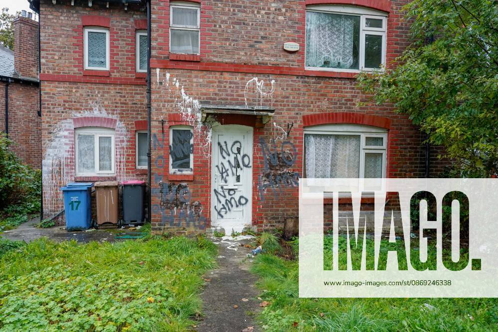 Anti-migrant protest in Manchester MANCHESTER, UNITED KINGDOM - OCTOBER 12: The homes of migrants are vandalised by anti-migrant protesters during an action day in Salford, Manchester on 12 October, United Kingdom. Loannis Alexopoulos Anadolu Manchester United Kingdom. Editorial use only. Please get in touch for any other usage.