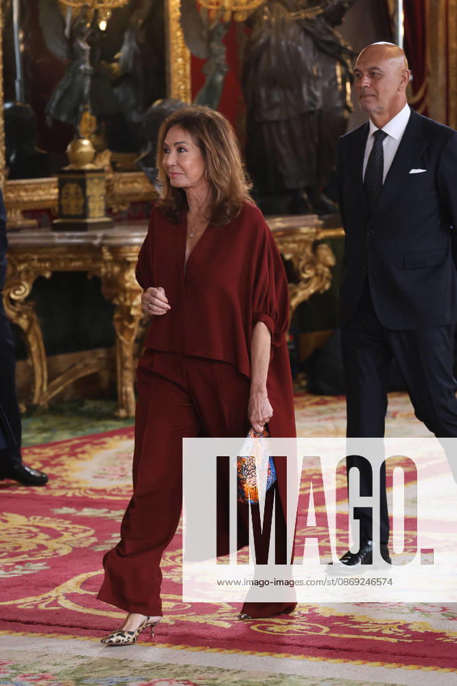 The King and Queen, the Princess of Asturias, and Infanta Sofía preside over the reception at the Royal Palace in celebration of National Day. Ana Rosa Quintana during the reception with the King and Queen, Princess Leonor, and Infanta Sofía on the occasion of National Day, at the Royal Palace, on October 12, 2026, in Madrid, Spain. The event is presided over by the King and Queen, the Princess of Asturias, and Infanta Sofía following the solemn ceremony honoring the national flag and the military parade held in Plaza de Cánovas del Castillo. The purpose of the National Day commemoration is to solemnly recall moments in our collective history that form part of our shared historical, cultural, and social heritage, recognized as such by the