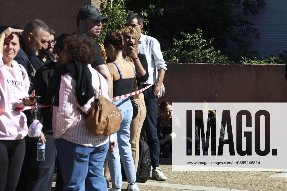 Parents Pick Up Their Child: Middle School Principal and Teacher Shot; 14-Year-Old Shooter Arrested at Joseph Lakanal Middle School in Aubagne, France, October 12, 2026 Meddah Bestimage Joseph Lakanal Middle School after a principal was injured by a shot from a hunting rifle and a teenager was arrested in Aubagne, southern France, on October 12, 2026. The principal was struck by a 12-gauge hunting rifle shot, the same source specified, adding that a member of the teaching staff was also struck. The victim’s life is not in danger. Aubagne, France