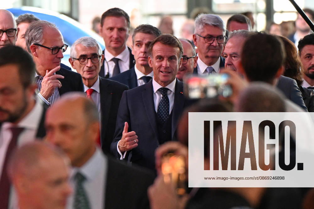 French President Emmanuel Macron, accompanied by Luc Chatel and Roland Lescure, Minister of the Economy, Finance, and Industrial, Energy, and Digital Sovereignty, attends the 2026 Paris Motor Show at Paris Expo · Porte de Versailles in Paris, France, on October 12, 2026. Lionel Urman Bestimage French President Emmanuel Macron at the international Paris Motor Show at the Porte de Versailles in Paris, France, on October 12, 2026. Paris, France