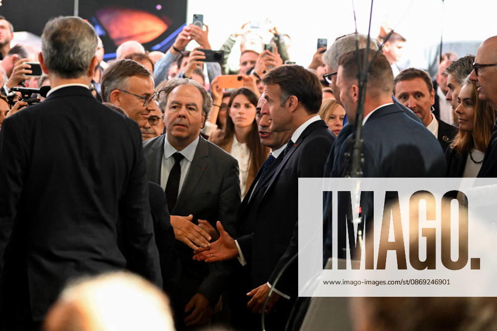French President Emmanuel Macron, accompanied by Luc Chatel and Roland Lescure, Minister of the Economy, Finance, and Industrial, Energy, and Digital Sovereignty, attends the 2026 Paris Motor Show at Paris Expo · Porte de Versailles in Paris, France, on October 12, 2026. Lionel Urman Bestimage French President Emmanuel Macron at the international Paris Motor Show at the Porte de Versailles in Paris, France, on October 12, 2026. Paris, France