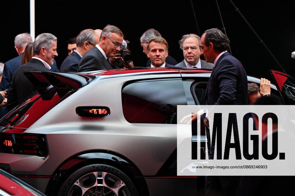 French President Emmanuel Macron, accompanied by Luc Chatel and Roland Lescure, Minister of the Economy, Finance, and Industrial, Energy, and Digital Sovereignty, attends the 2026 Paris Motor Show at Paris Expo · Porte de Versailles in Paris, France, on October 12, 2026. Lionel Urman Bestimage French President Emmanuel Macron at the international Paris Motor Show at the Porte de Versailles in Paris, France, on October 12, 2026. Paris, France