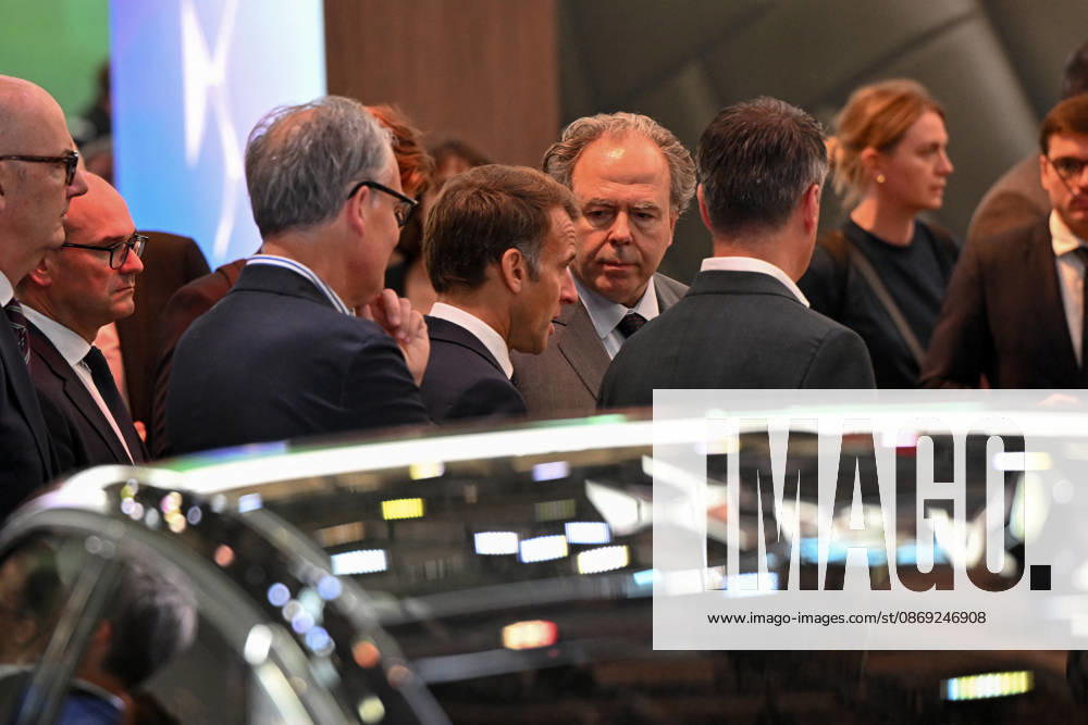 French President Emmanuel Macron, accompanied by Luc Chatel and Roland Lescure, Minister of the Economy, Finance, and Industrial, Energy, and Digital Sovereignty, attends the 2026 Paris Motor Show at Paris Expo · Porte de Versailles in Paris, France, on October 12, 2026. Lionel Urman Bestimage French President Emmanuel Macron at the international Paris Motor Show at the Porte de Versailles in Paris, France, on October 12, 2026. Paris, France
