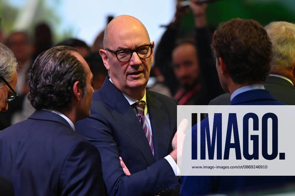 Roland Lescure, Minister of the Economy, Finance, and Industrial, Energy, and Digital Sovereignty, attends the 2026 Paris Motor Show at Paris Expo · Porte de Versailles in Paris, France, on October 12, 2026 Lionel Urman Bestimage Roland Lescure at the international Paris Motor Show at the Porte de Versailles in Paris, France, on October 12, 2026 Paris France