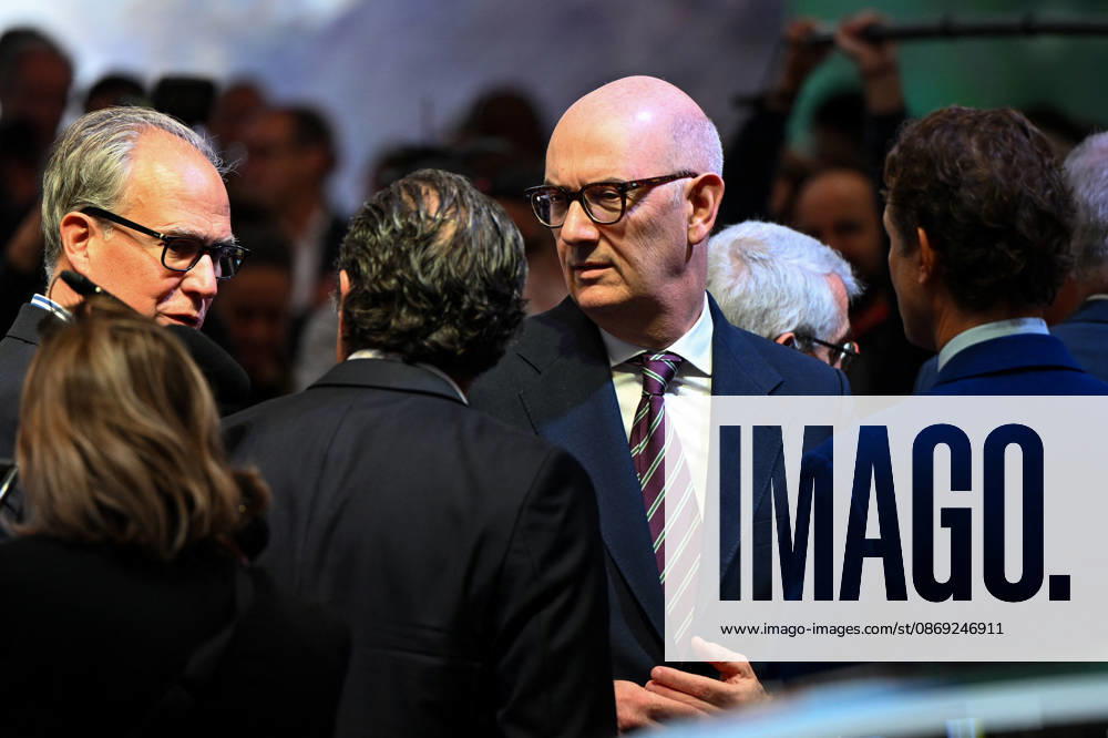 Roland Lescure, Minister of the Economy, Finance, and Industrial, Energy, and Digital Sovereignty, attends the 2026 Paris Motor Show at Paris Expo · Porte de Versailles in Paris, France, on October 12, 2026 Lionel Urman Bestimage Roland Lescure at the international Paris Motor Show at the Porte de Versailles in Paris, France, on October 12, 2026 Paris France