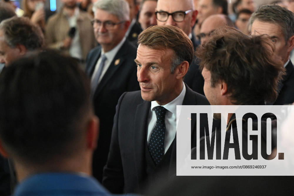 French President Emmanuel Macron, accompanied by Luc Chatel and Roland Lescure, Minister of the Economy, Finance, and Industrial, Energy, and Digital Sovereignty, attends the 2026 Paris Motor Show at Paris Expo · Porte de Versailles in Paris, France, on October 12, 2026. Lionel Urman Bestimage French President Emmanuel Macron at the international Paris Motor Show at the Porte de Versailles in Paris, France, on October 12, 2026. Paris, France