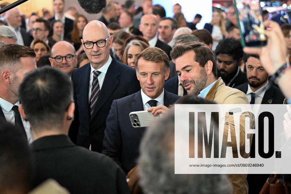 French President Emmanuel Macron, accompanied by Luc Chatel and Roland Lescure, Minister of the Economy, Finance, and Industrial, Energy, and Digital Sovereignty, attends the 2026 Paris Motor Show at Paris Expo · Porte de Versailles in Paris, France, on October 12, 2026. Lionel Urman Bestimage French President Emmanuel Macron at the international Paris Motor Show at the Porte de Versailles in Paris, France, on October 12, 2026. Paris, France