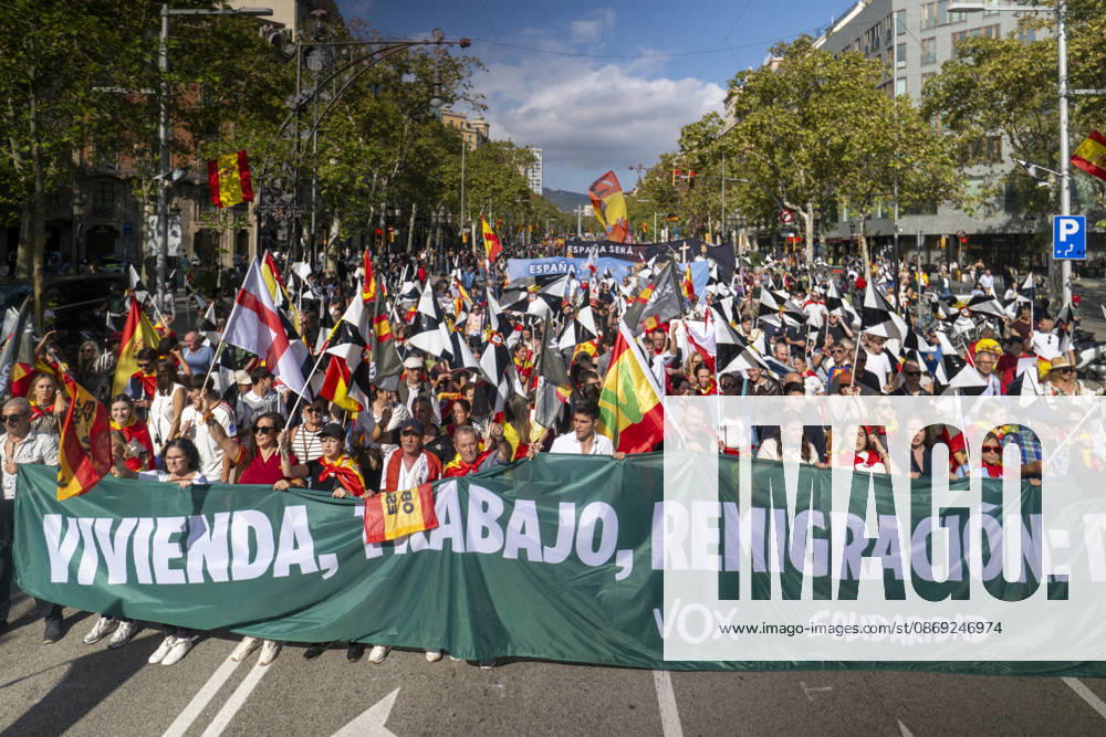 Demonstration in Barcelona under the slogan Catalonia with Ceuta: One Spain —Several people during a demonstration under the slogan Catalonia with Ceuta: One Spain, on October 12, 2026, in Barcelona, Catalonia, Spain. The rally marking October 12, organized by Unidos por Ceuta, Espanya i Catalans, Catalunya Suma, S’ha Acabat, and Impulso Ciudadano, aims to celebrate the National Day and reaffirm the unity of Spain and the ties between Catalonia and Ceuta. OCTOBER 12, 2026 Lorena Sopê Barcelona, Catalonia Barcelona, Catalonia, Spain