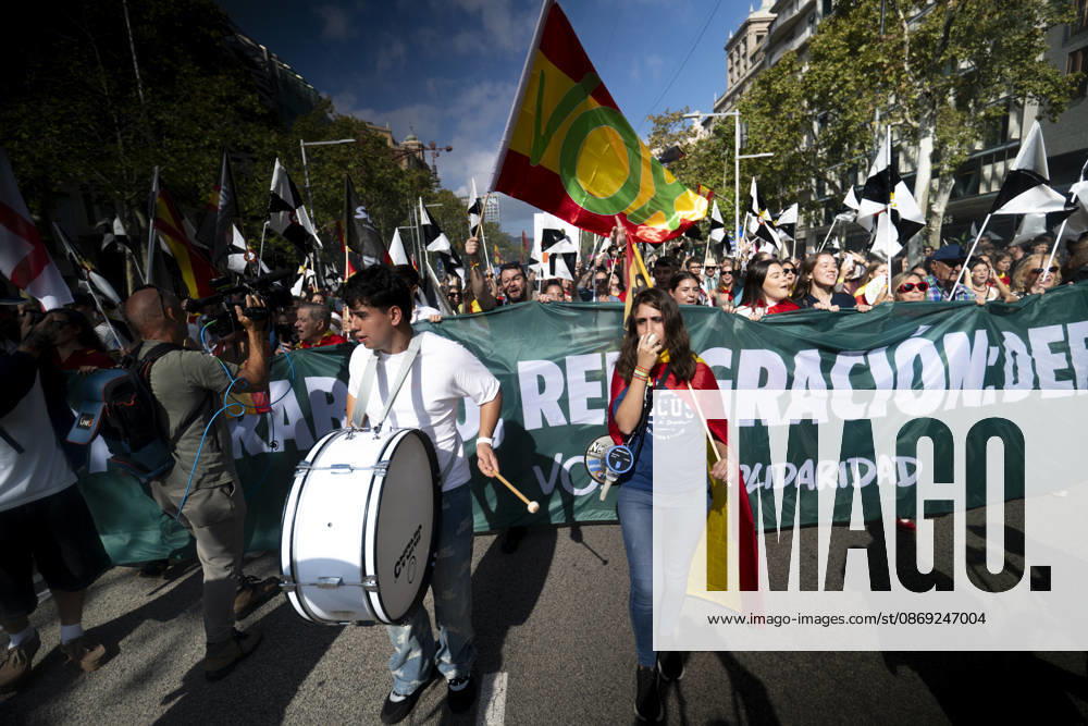 Demonstration in Barcelona under the slogan Catalonia with Ceuta: One Spain —Several people during a demonstration under the slogan Catalonia with Ceuta: One Spain, on October 12, 2026, in Barcelona, Catalonia, Spain. The rally marking October 12, organized by Unidos por Ceuta, Espanya i Catalans, Catalunya Suma, S’ha Acabat, and Impulso Ciudadano, aims to celebrate the National Day and reaffirm the unity of Spain and the ties between Catalonia and Ceuta. OCTOBER 12, 2026 Lorena Sopê Barcelona, Catalonia Barcelona, Catalonia, Spain