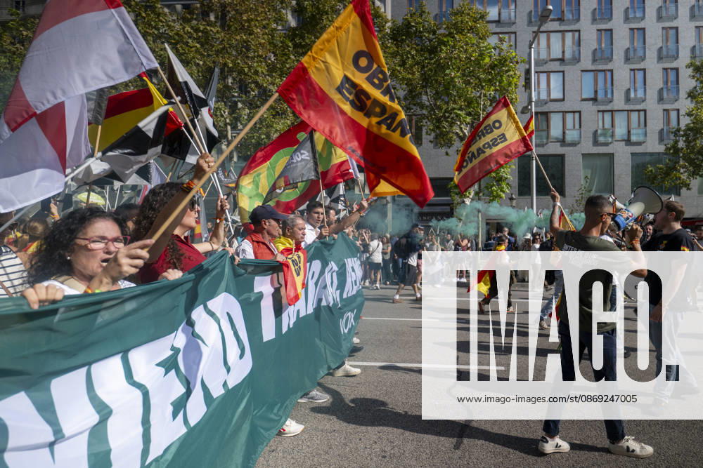 Demonstration in Barcelona under the slogan Catalonia with Ceuta: One Spain —Several people during a demonstration under the slogan Catalonia with Ceuta: One Spain, on October 12, 2026, in Barcelona, Catalonia, Spain. The rally marking October 12, organized by Unidos por Ceuta, Espanya i Catalans, Catalunya Suma, S’ha Acabat, and Impulso Ciudadano, aims to celebrate the National Day and reaffirm the unity of Spain and the ties between Catalonia and Ceuta. OCTOBER 12, 2026 Lorena Sopê Barcelona, Catalonia Barcelona, Catalonia, Spain