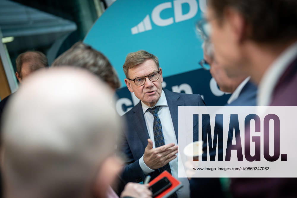 Außenminister Johann Wadephul im Konrad-Adenauer-Haus, im Gespräch mit Journalisten;Präsidiumsklausurtagung der CDU Deutschlands in Berlin, Oktober 2026, Berlin Berlin Deutschland Konrad-Adenauer-Haus