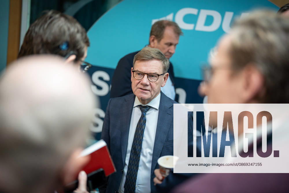 Außenminister Johann Wadephul im Konrad-Adenauer-Haus, im Gespräch mit Journalisten;Präsidiumsklausurtagung der CDU Deutschlands in Berlin, Oktober 2026, Berlin Berlin Deutschland Konrad-Adenauer-Haus