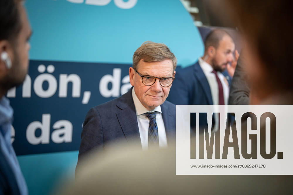 Außenminister Johann Wadephul im Konrad-Adenauer-Haus, im Gespräch mit Journalisten;Präsidiumsklausurtagung der CDU Deutschlands in Berlin, Oktober 2026, Berlin Berlin Deutschland Konrad-Adenauer-Haus